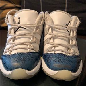 Jordan 11 low blue snake skin toddler, USED 9C